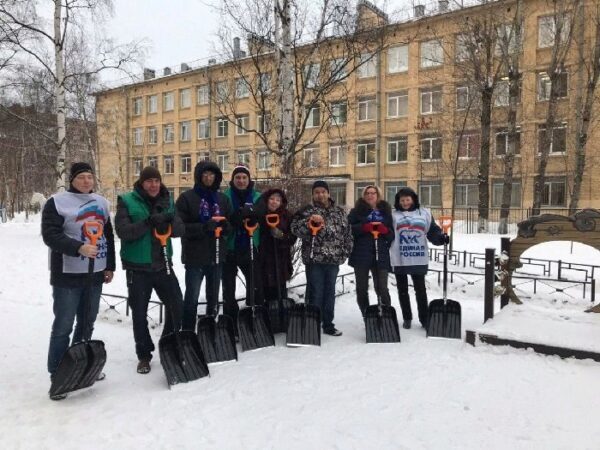 Петербургских парламентариев продолжает беспокоить снегопад