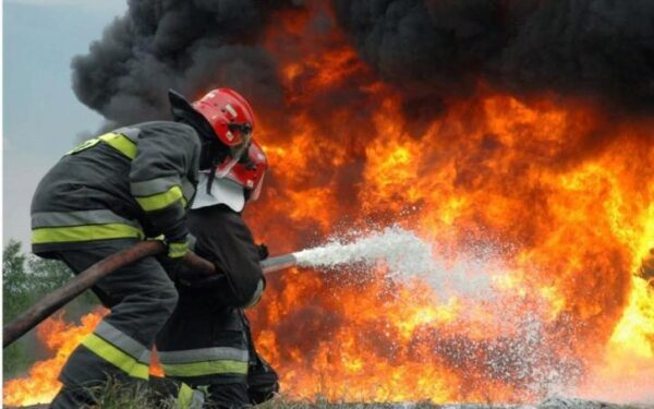 Под Оренбургом произошел пожар на заводе промышленного цинкования