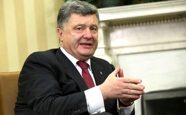 Порошенко призвал украинцев не верить другим кандидатам в президенты, обещающим конец войны в Донбассе