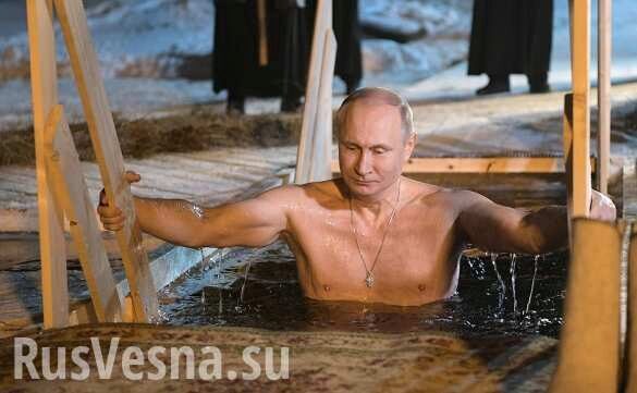 Путин окунулся в прорубь на Крещение