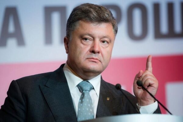 "Самое тяжелое у нас позади", - Порошенко заявил, что при нем Украина вышла из "зоны риска"