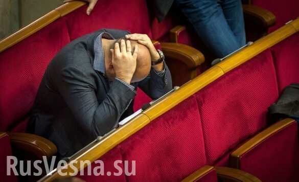 Украинский депутат пришёл в Раду в носках с фекалиями (ФОТО)