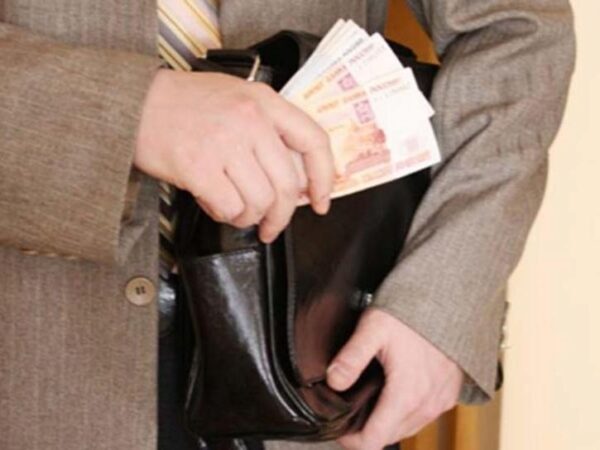 В одной из ростовских школ бухгалтер присвоила себе 15 млн по липовым платежкам