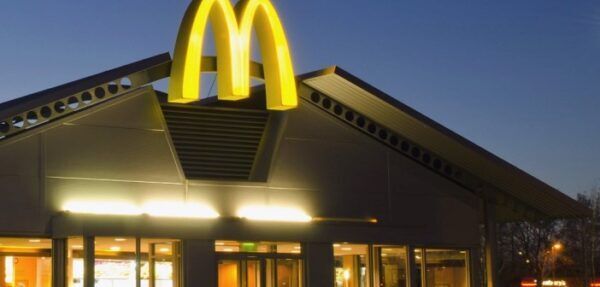 В Раде потребовали объяснений от McDonald’s из-за «матерной» упаковки