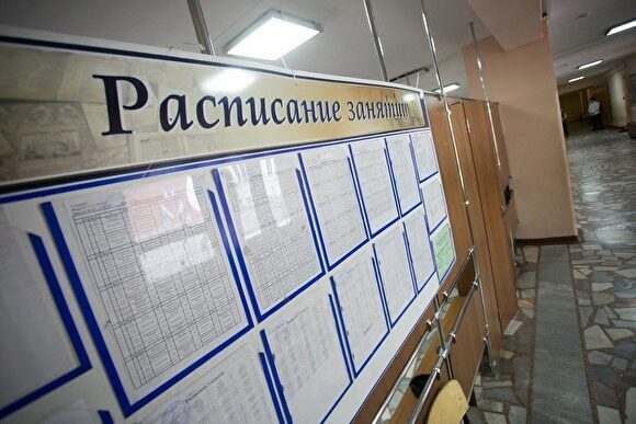 В Екатеринбурге с сегодняшнего дня закрыли все школы