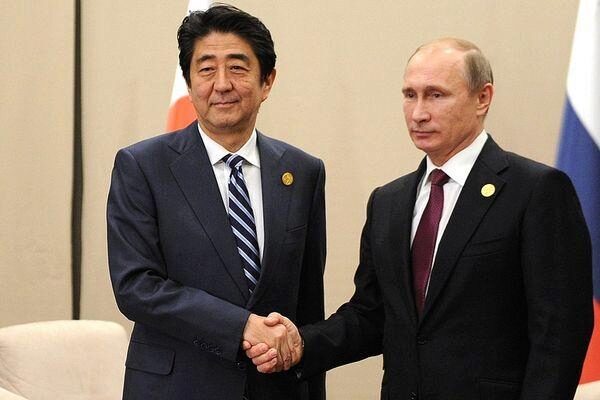 Владимир Путин и Синдзо Абэ начали переговоры в Кремле