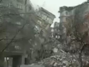 В Магнитогорске рухнула огромная конструкция взорванного дома