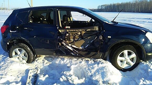 В Тюменской области автомобиль съехал в кювет и перевернулся, водитель погиб