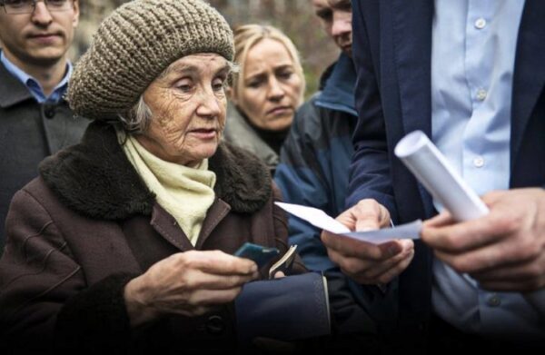 "Жить по-новому", - эксперт прокомментировал двукратное сокращение пенсий на Украине