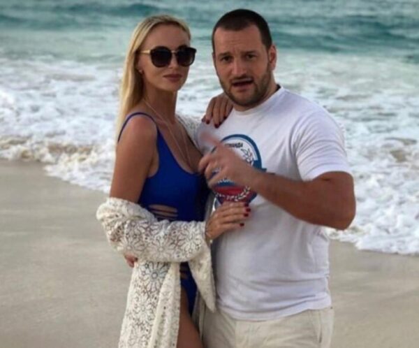 Звезда "Дома-2" Алексей Самсонов выкладывает в Instagram фото с новой любовницей
