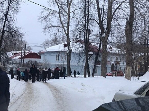 Часть жителей дома в Первоуральске, где рухнула стена, вернулись в свои квартиры