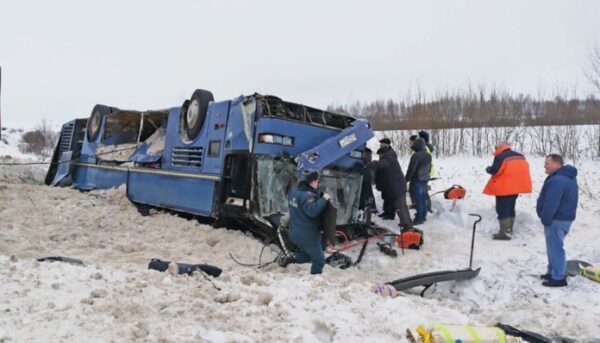 Четверо детей погибли под Калугой после опрокидывания автобуса