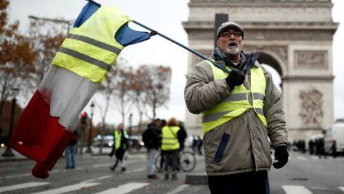 «И пошли до города Парижа»: жёлтые жилеты пройдут пешком от Марселя до столицы