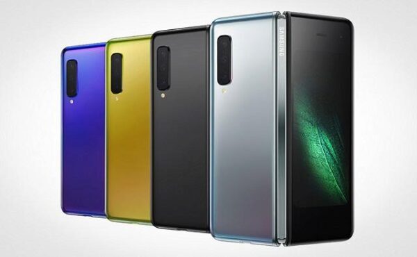 Компания Samsung презентовала новый смартфон Galaxy Fold с гнущимся экраном
