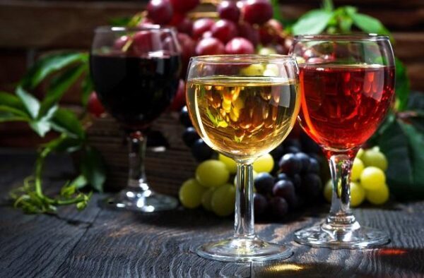Красное или белое: какое вино оказалось вредней