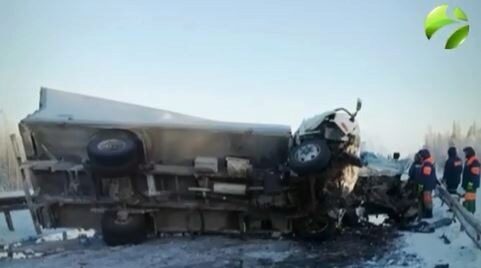 На Ямале — ДТП с участием грузовика и внедорожника. Один человек погиб, трое пострадали