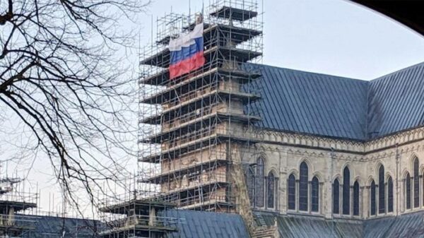 Посольство России отреагировало на появление российского флага в Солсбери