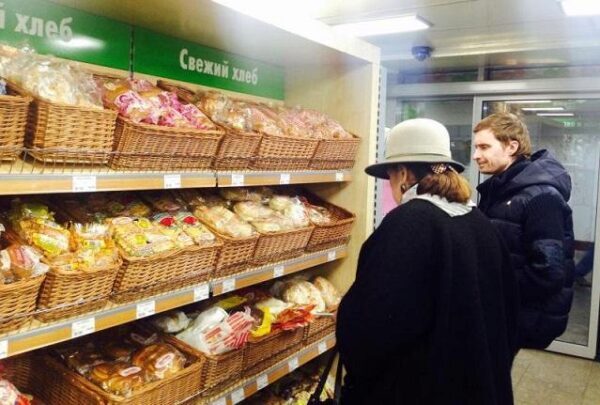Роскачество обнаружило в российских магазинах “незаконный” хлеб