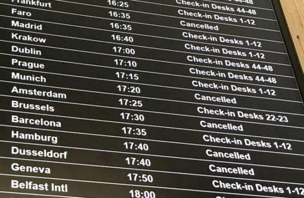Сотни туристов оказались заблокированы в аэропортах Европы по вине британской авиакомпании
