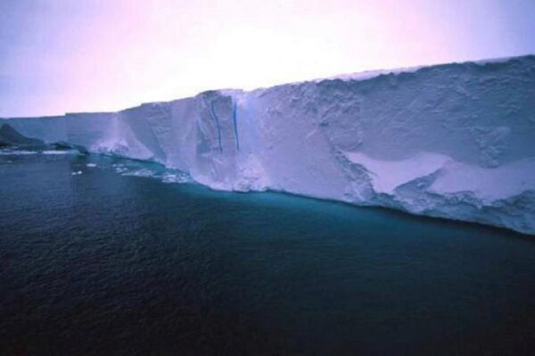 В Антарктиде нашли границу плоской Земли: конспирологи опубликовали загадочное видео