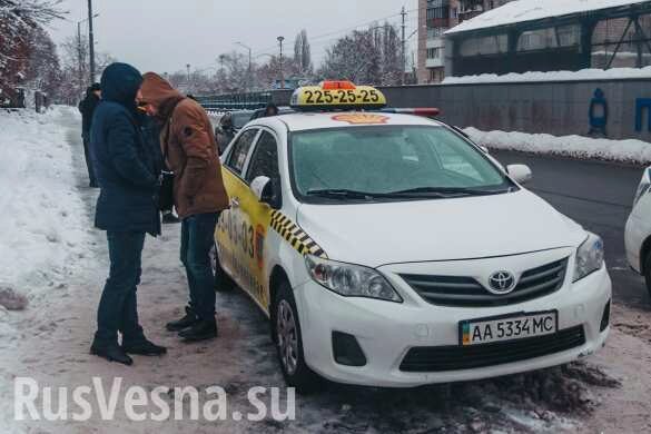 В Киеве таксист отобрал кошелёк у иностранца и побил его гида (ФОТО)