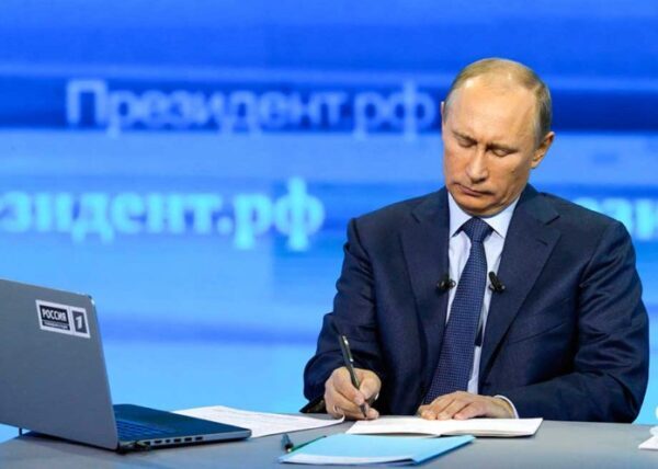 Владимир Путин поддерживает создание рунета