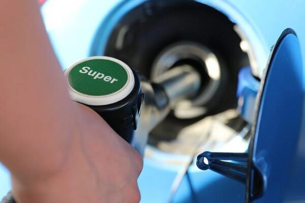 Бензин может начать дорожать уже с 1 апреля