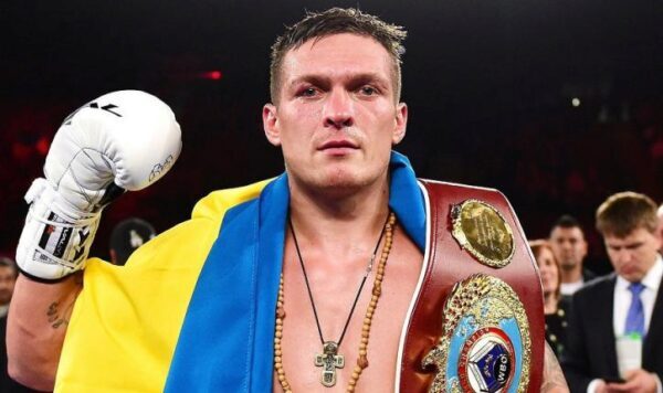 Боксер Александр Усик потерял титул чемпиона, отказавшись от боя с Денисом Лебедевым