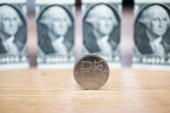 Евро опустился до 73 рублей впервые с лета 2018 года