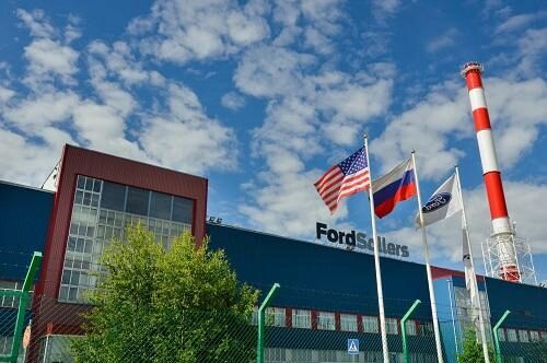 Ford летом прекратить продажу легковых машин в России, СМИ