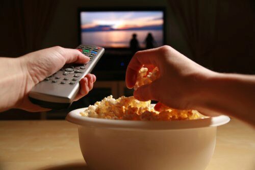 Как просмотр телевизора и фильмов помогает людям с проблемами социализации