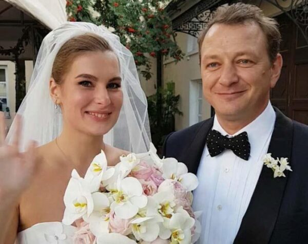 Марат Башаров проживает вместе с супругой Елизавете Шевырковой после развода
