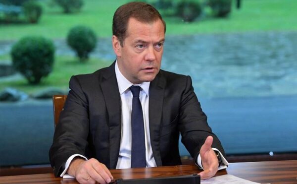 Медведев поручил переписать КоАП за два месяца
