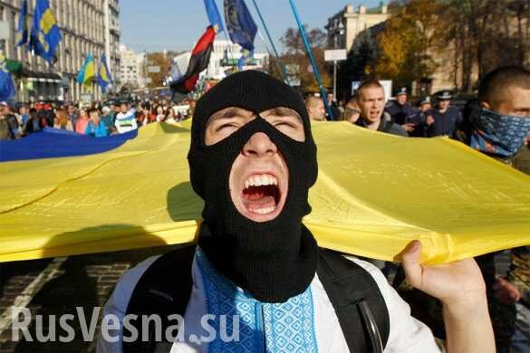 «Нацкорпус» вышел на улицы Киева против режима Порошенко — ПРЯМАЯ ТРАНСЛЯЦИЯ
