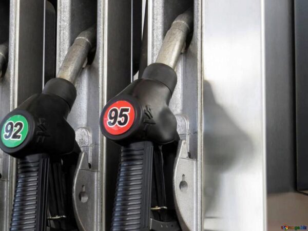 Названы топ-5 способов экономии бензина