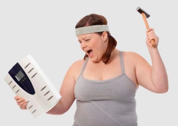 Почему вес не уходит: названы привычки, которые тормозят похудение