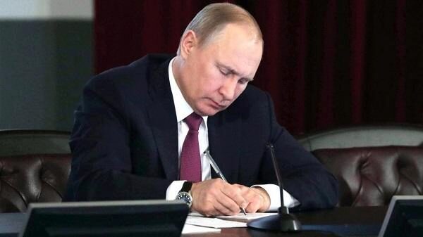 Путин подписал закон о фейковых новостях