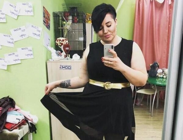 Саша Черно насмешила публику нелепым нарядом в стиле 2015 года