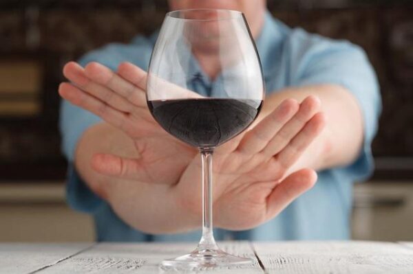 Ученые назвали риски полного отказа от алкоголя