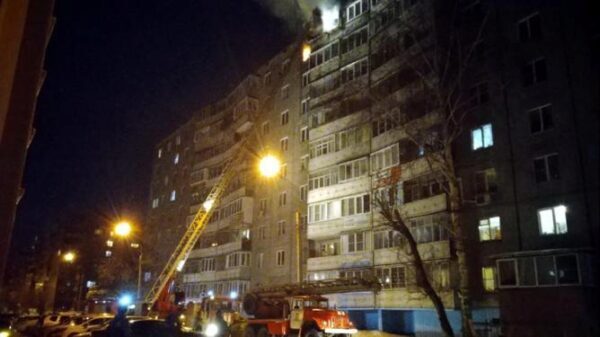 В Челябинске во время пожара мужчина выпрыгнул с 9 этажа и остался жив