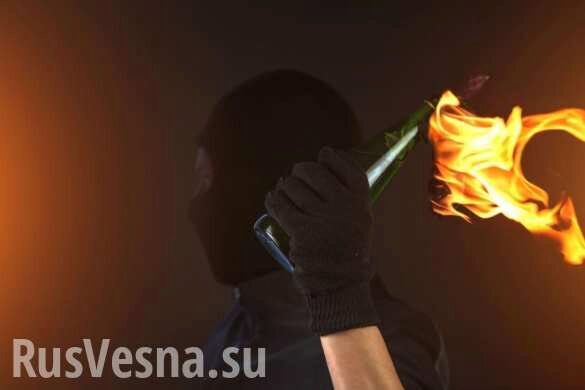Во Львове подожгли отделение российского банка (ФОТО)