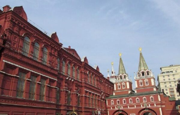 Выставку в Историческом музее Москвы неизвестные «дополнили» собственной картиной
