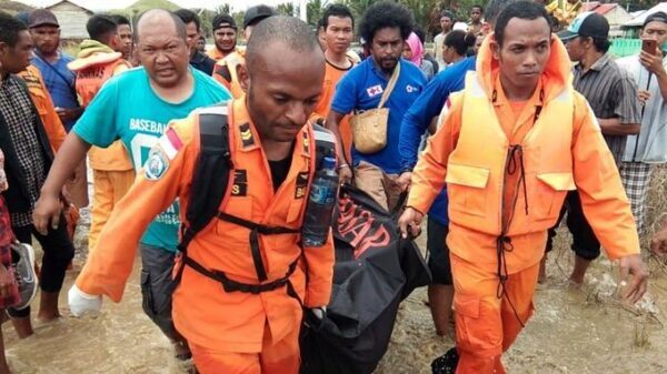Жертвами наводнений и оползней в Индонезии стали почти 60 человек