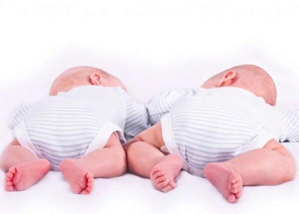 Близнецы, зачатые в один день, родились с разницей в три месяца