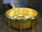 На японском курорте установили золотую ванную стоимостью свыше 7 миллионов долларов