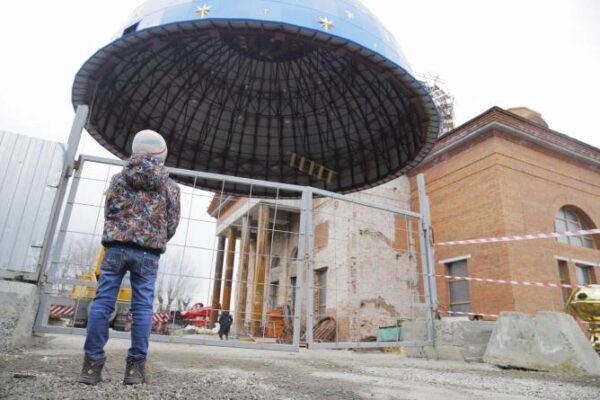 Новый купол и шпиль: как проходит реставрация Успенского собора в Екатеринбурге