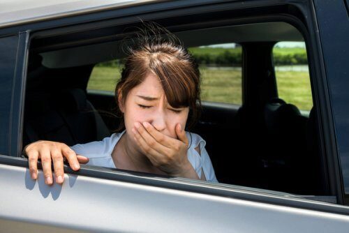 Ученые рассказали о причинах плохой переносимости поездок в автомобиле