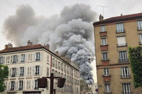 В Версале вспыхнул сильный пожар