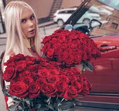 Яна Шевцова рассказала, что новый бойфренд из Black Star подарил ей Range Rover за 8 миллионов рублей