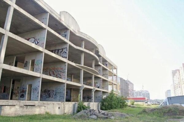 Мэрия Краснодара отсудила у Минобороны заброшенное здание под поликлинику